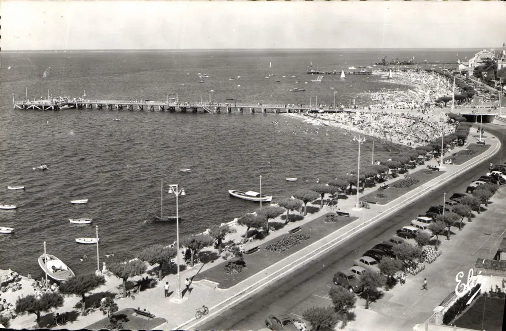Arcachon — La Spiaggia e le Digue — L. Chatagneau, 8341 - Recto
