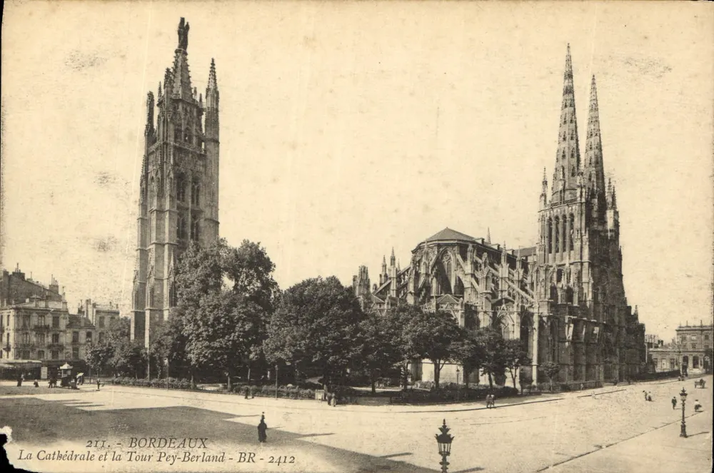 Bordeaux — Die Kathedrale und die Tour Pey-Berland — BR-2412 - Vorderseite