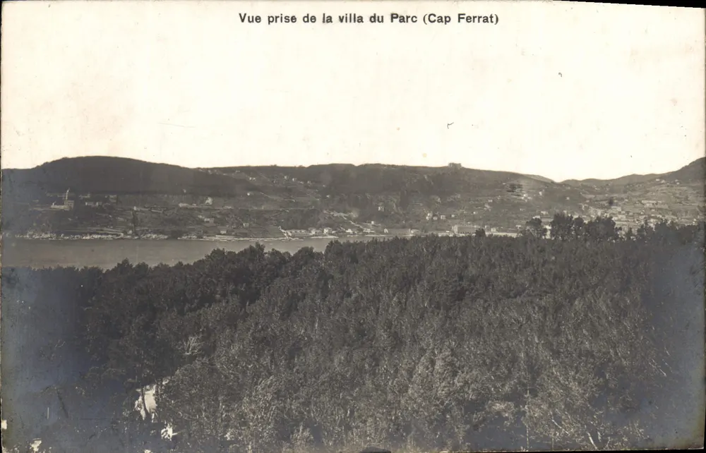 Widok z wille Park (Cap Ferrat) — panoramowy widok na zatokę — wydawca Rempfling et Cie, nr 061 - Awers