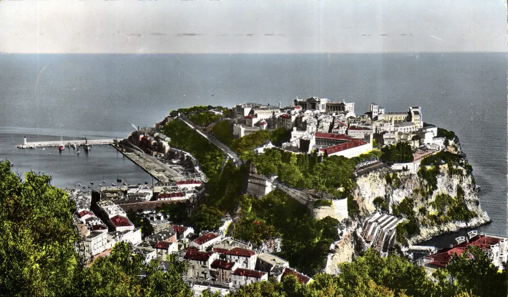 Visão Geral sobre o Rochedo — Principado de Mônaco — Edição do Palácio de Mônaco, n° 7135 - Frente