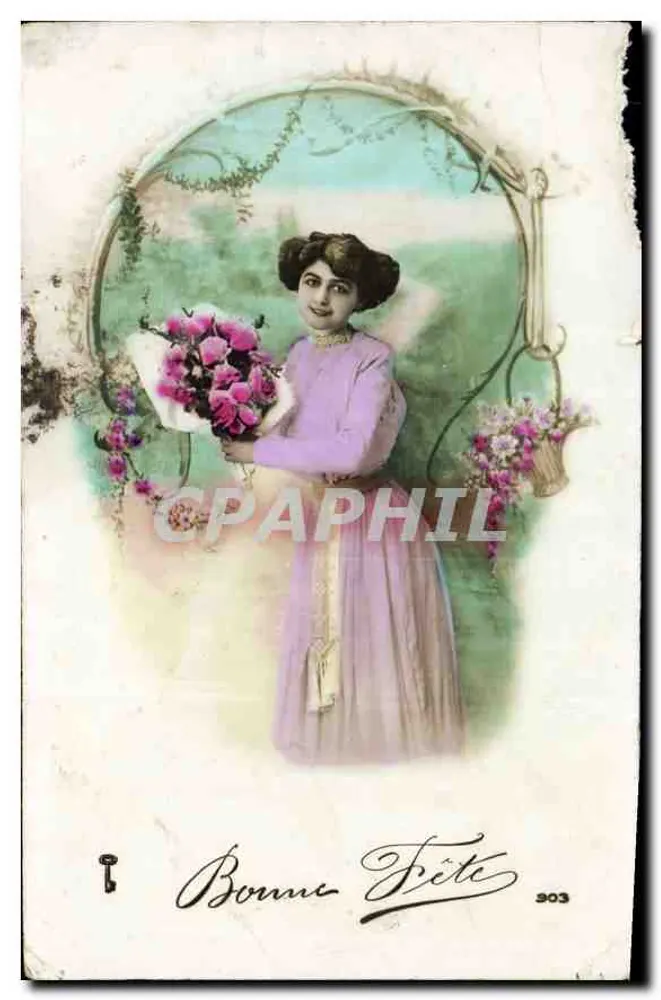 Junge Frau in einem Lilakleid mit einem Rosenstrauß in der Hand — Frohe Geburtstage — Nr. 303 - Vorderseite