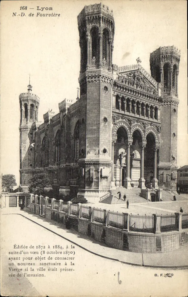 Lyon - Nossa Senhora de Fourvière — edifício consagrado em 1884, consequência de um voto de 1870 - Frente