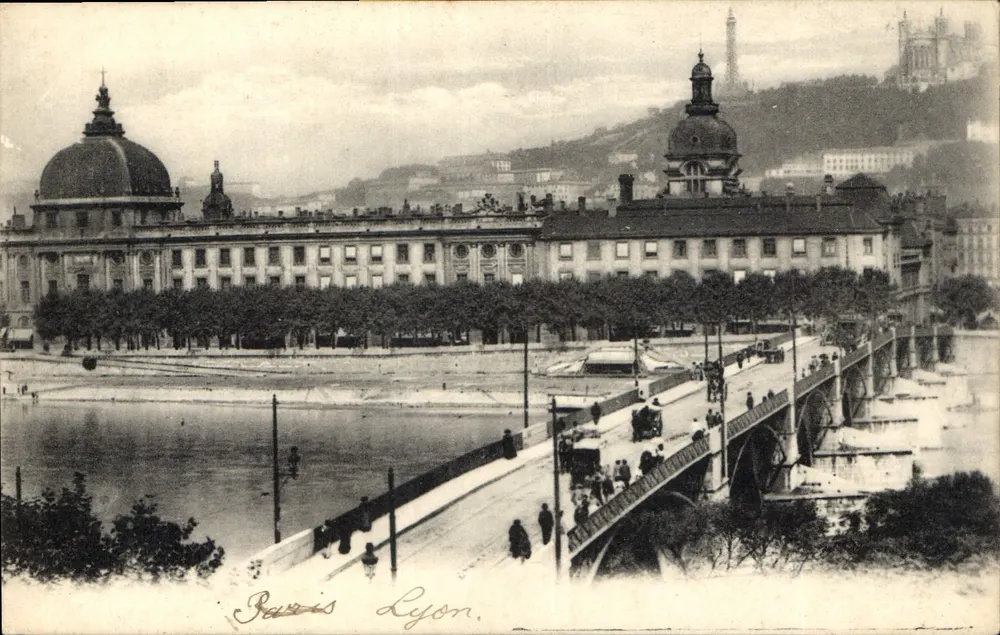 Vista de Lyon — Hotel de Ville e ponte sobre o Rio Rhône — Paris Lyon - Frente