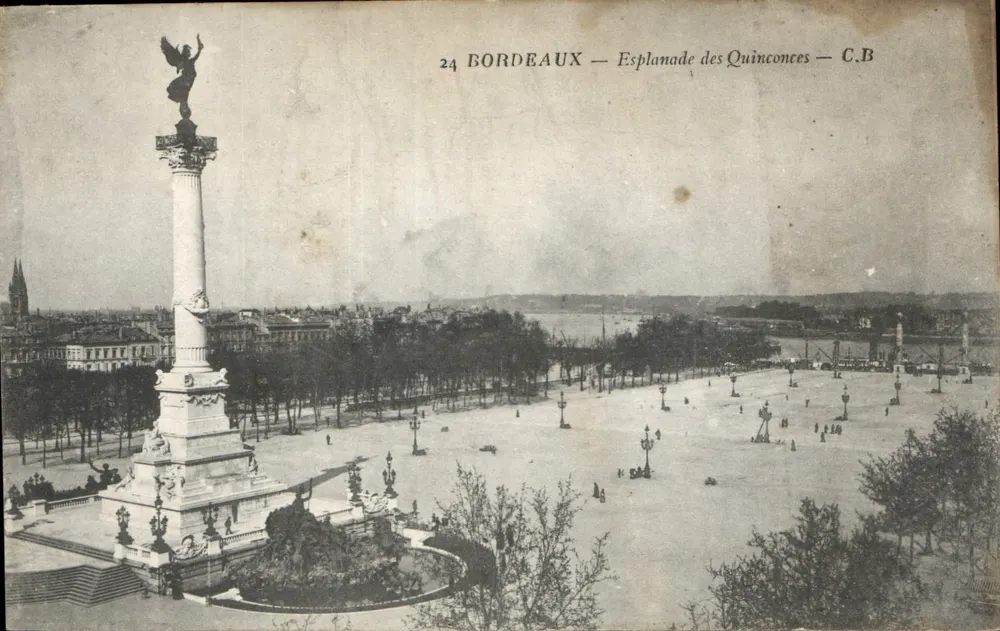 Bordeaux — Esplanada dos Quinconces — C.B - Frente