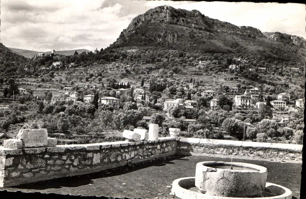 Vence — Le Musée Lapidaire et le Baou des Blancs — Édition Internationale d'Images - Frente