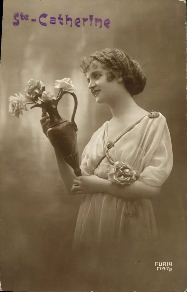 Santa Catarina — jovem mulher em vestido antigo segurando um vaso de rosas — Furia 1797/s - Frente