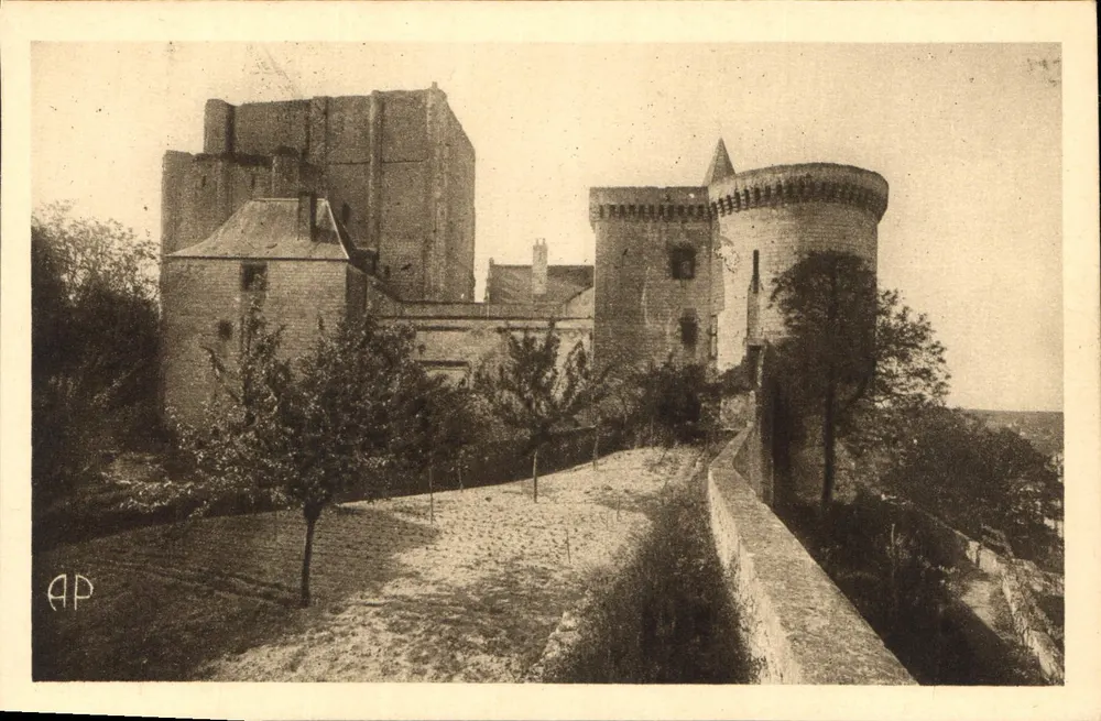 Der Bergfried und der Hof von Louis XI — Loches (Loir-et-Cher) — E. DUPRÉ, Tournes - Vorderseite