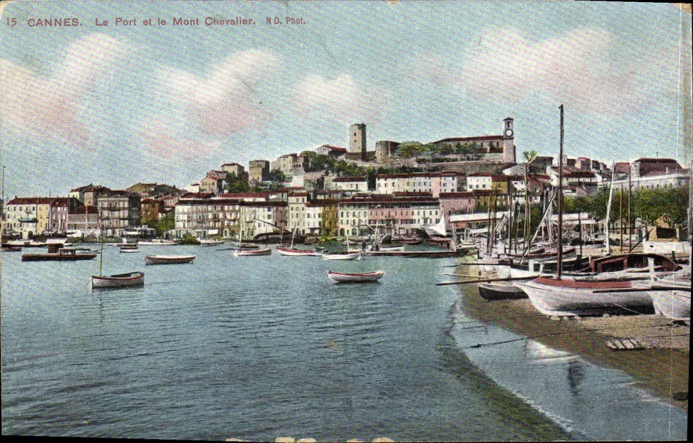 CANNES. Der Hafen und der Mont Chevalier — N.D. Foto. - Vorderseite