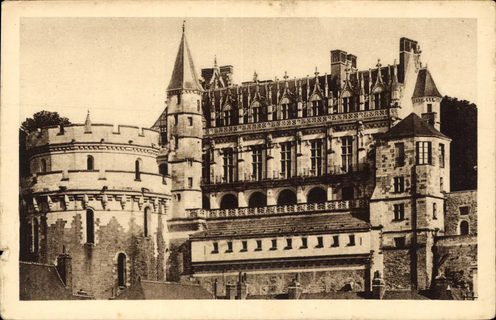 Amboise — O Castelo (mon. hist.) — R. Doranot, Tours - Frente