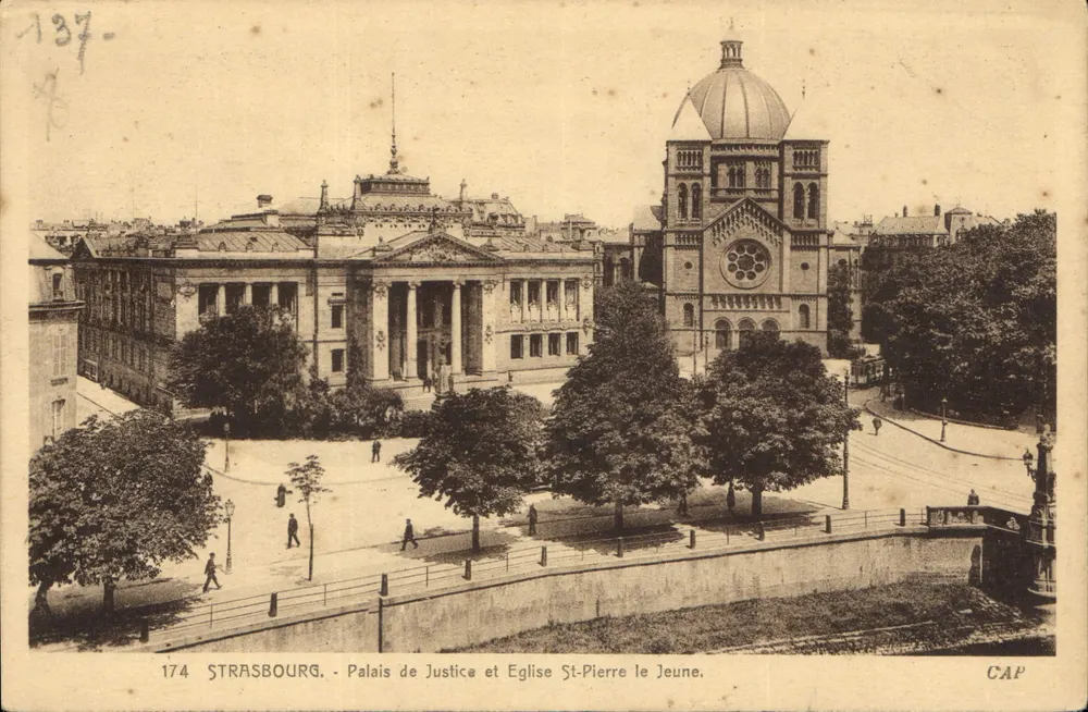 Straßburg - Justizpalast und Kirche St-Pierre le Jeune - Vorderseite