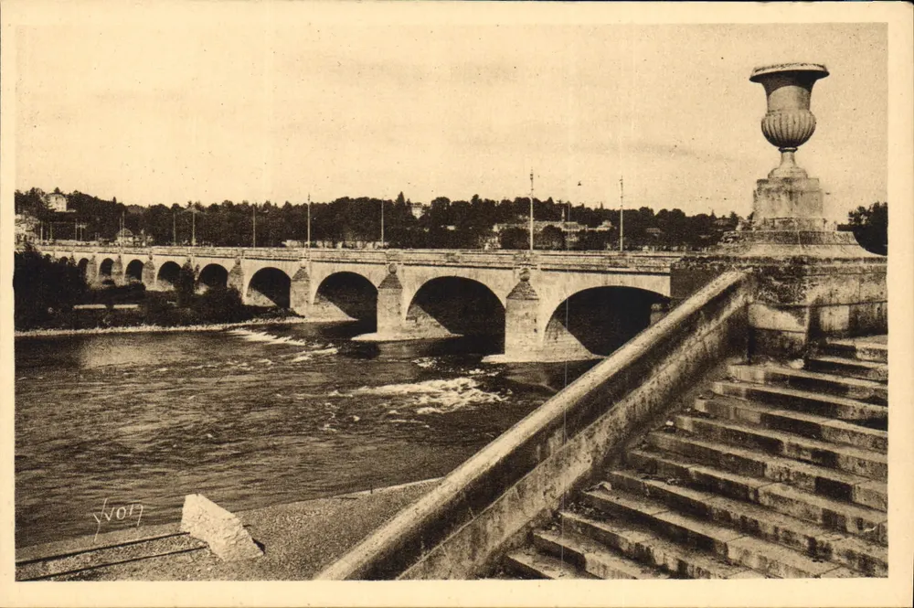 Tours — O Ponte de Pedra (século XVIII) — Les Éditions d'Art YVON, Paris - Frente