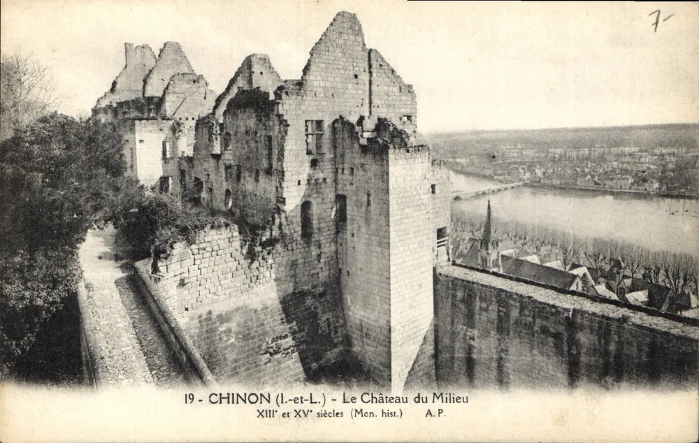 Chinon (Indre-et-Loire) — Ansicht des Château du Milieu — A.P. n°19 - Vorderseite