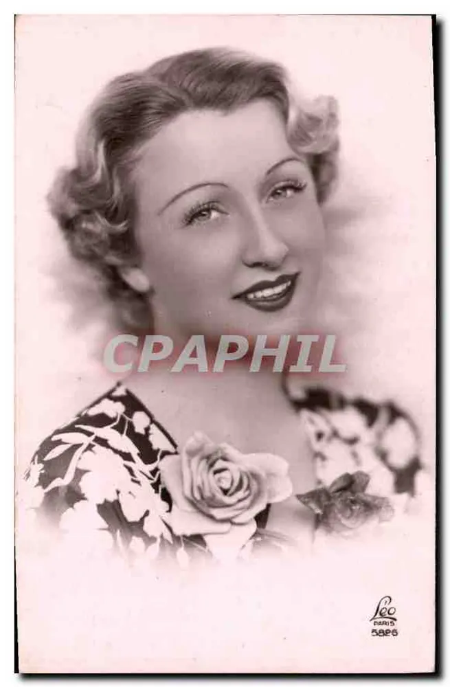 Mulher sorridente — retrato — LEO Paris 5826 - Frente
