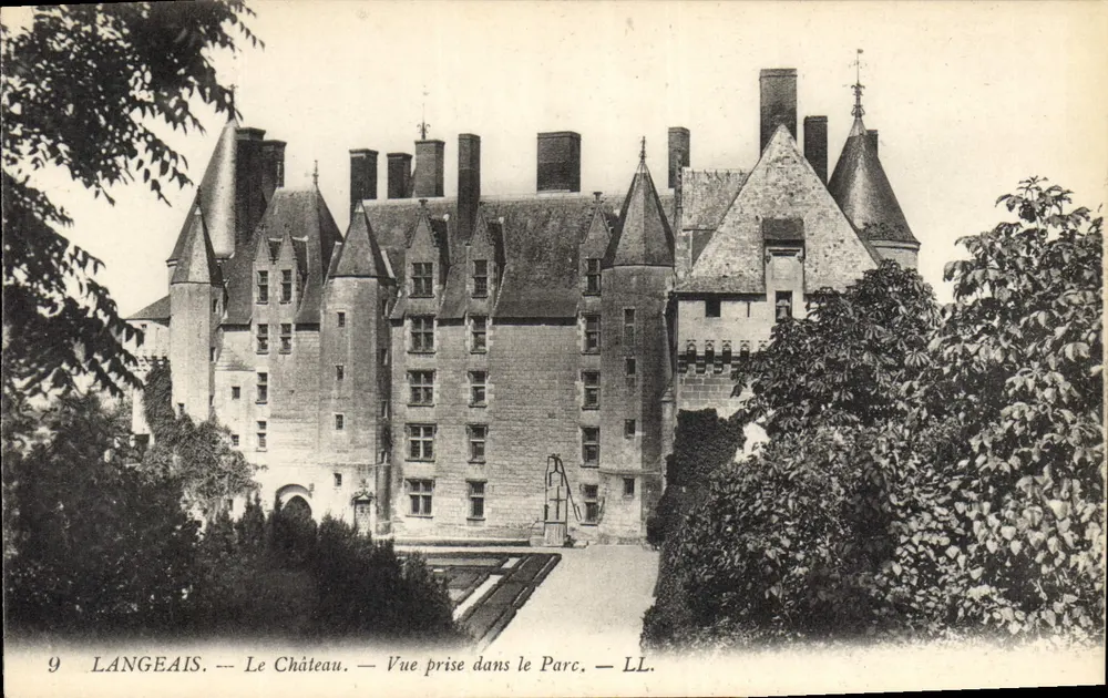 Langeais — Schloss — Ansicht aus dem Park — LL. - Vorderseite