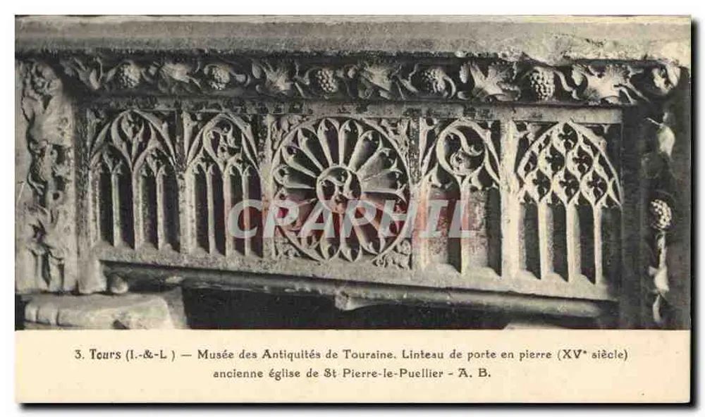 Tours (Loire-et-Loire) — Museum der Antiquitäten von Touraine. Steintürrahmen (15. Jahrhundert) — ehemalige Kirche St Pierre-le-Puellier — A. B. - Vorderseite