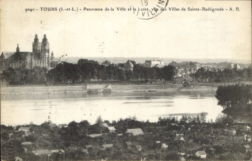 Tours (Indre-et-Loire) — Panorama de la Ville et la Loire, vue des Villas de Sainte-Radégonde — A. B. - Recto