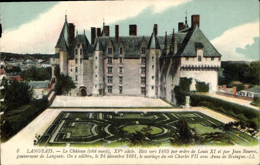 Langeais — Le Château (côté ouest), XVᵉ siècle. Bâti vers 1465 par ordre de Louis XI et par Jean Bourré. - Frente