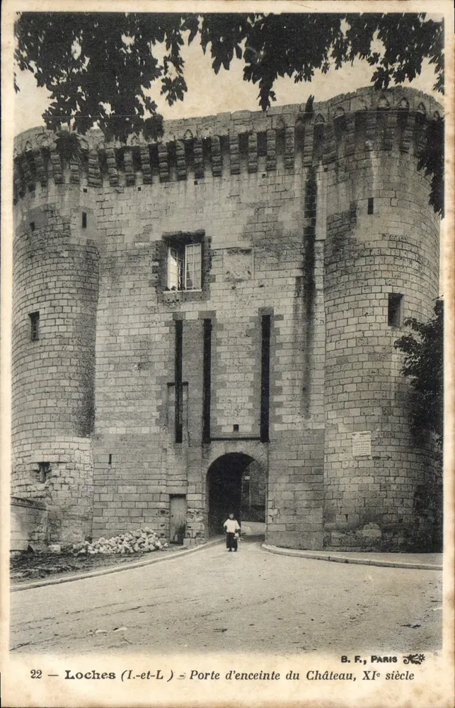 Loches (Loire-et-Loire) — Toegangspoort van het Kasteel, 11e eeuw — B. F., Parijs - Voorkant