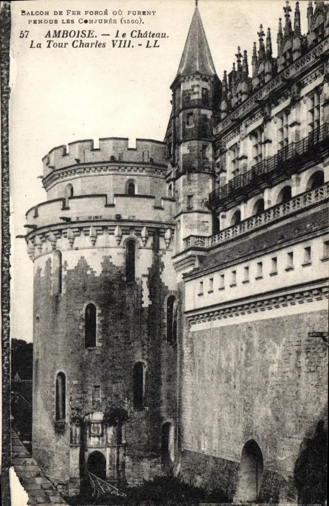 Amboise — Das Schloss. Turm Charles VIII — Eisenbalcon, an dem die Verschwörer gehängt wurden (1560). - Vorderseite
