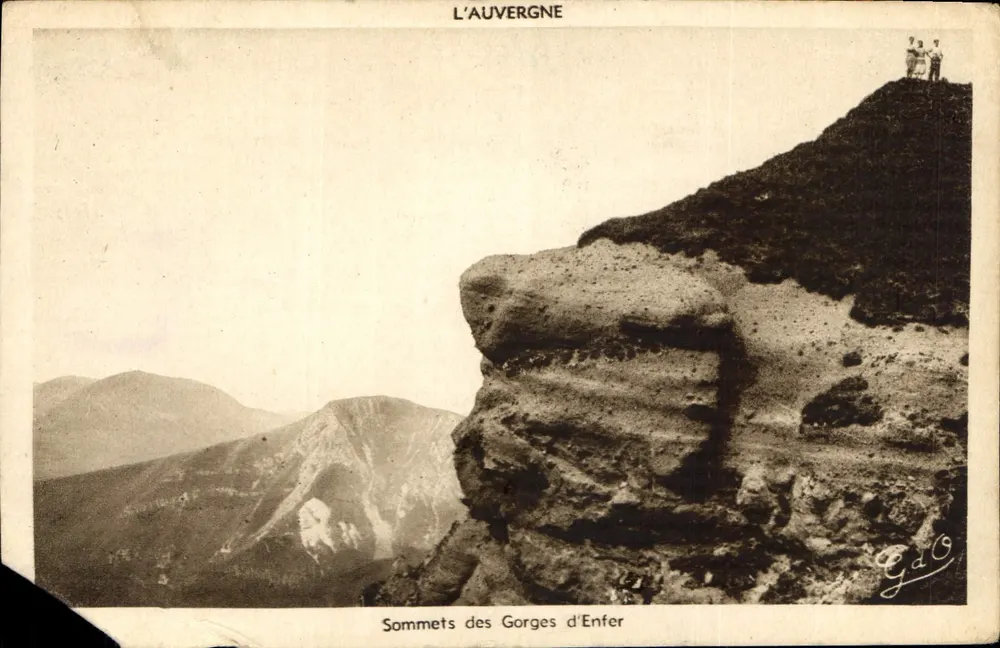 Sommet des Gorges d'Enfer — L'Auvergne — éditeur GdO - Recto
