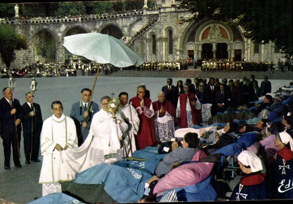 Bênção dos doentes em Lourdes — Edição A. Doucet, n°230 - Frente