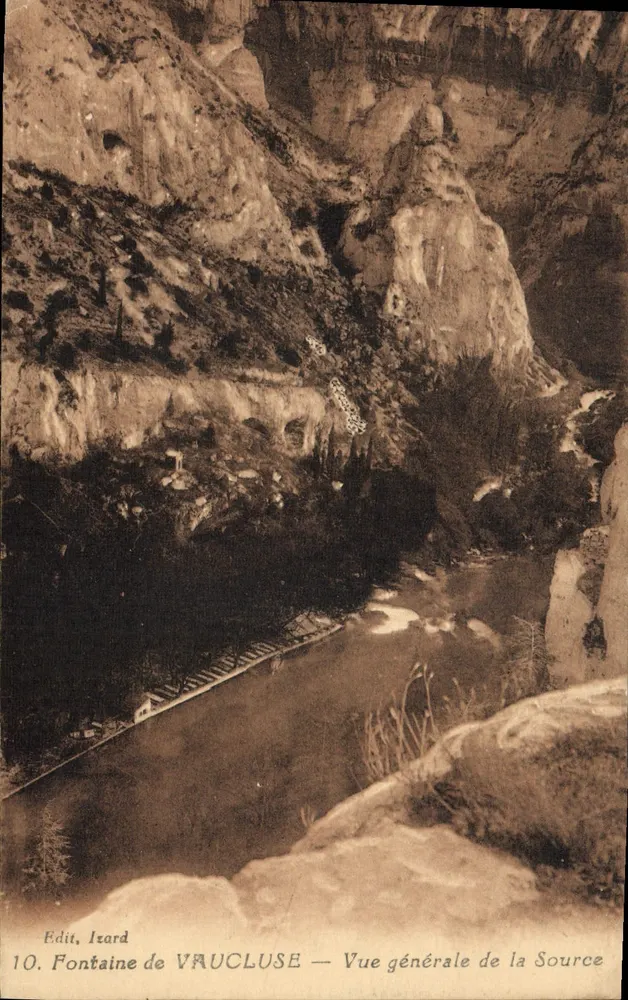 Fontaine de Vaucluse — Vista geral da Fonte — Edit, Izard, n°10 - Frente