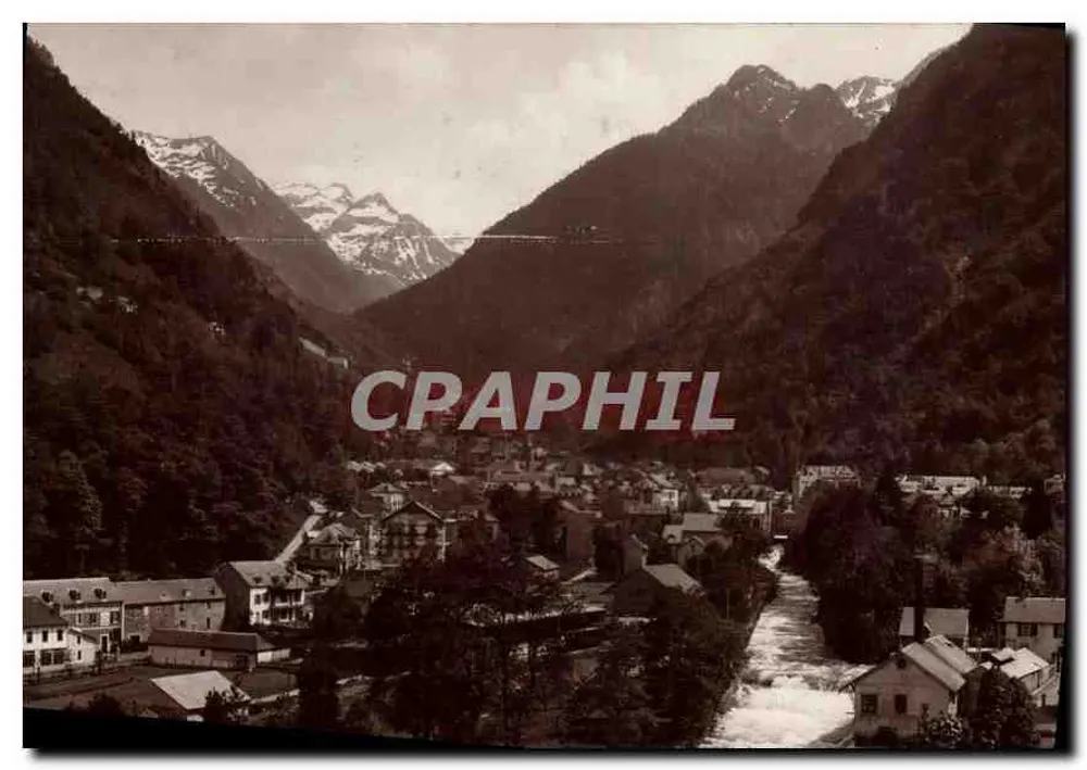 Cauterets — Vista geral (alt. 832 m) — Cauterets - Frente