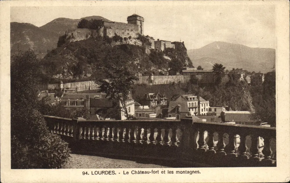 Lourdes - Das FestungsSchloss und die Berge — unbekannter Verleger, Nr. 94 - Vorderseite