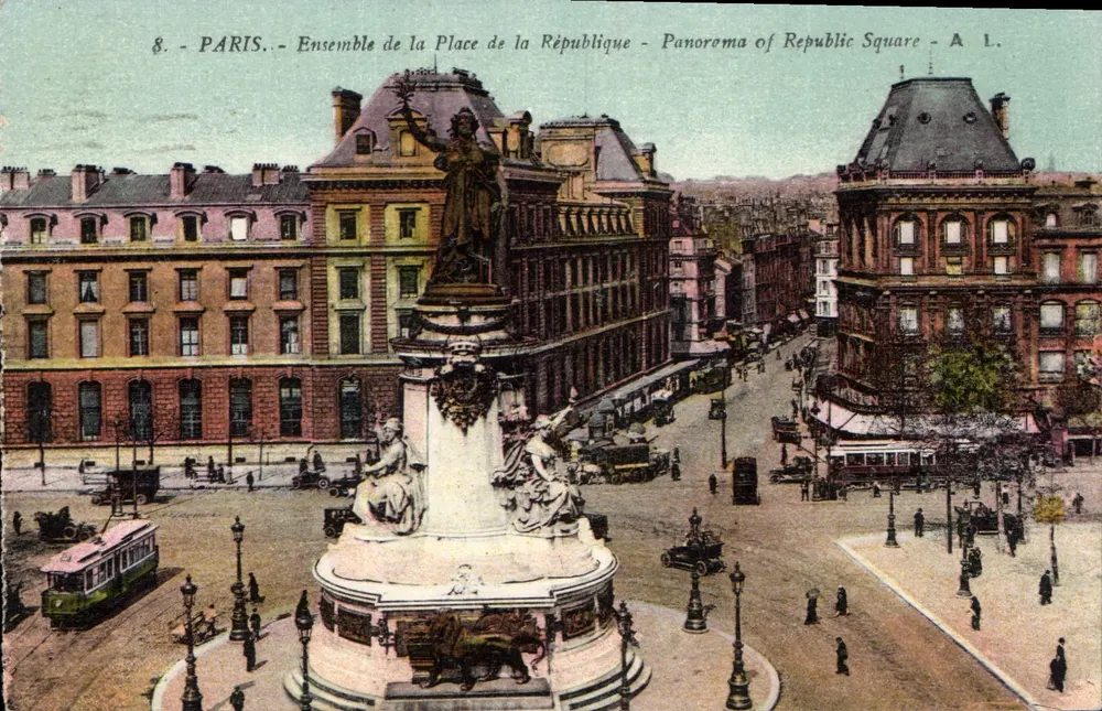 Paris — Conjunto da Place de la République — A. L. - Frente