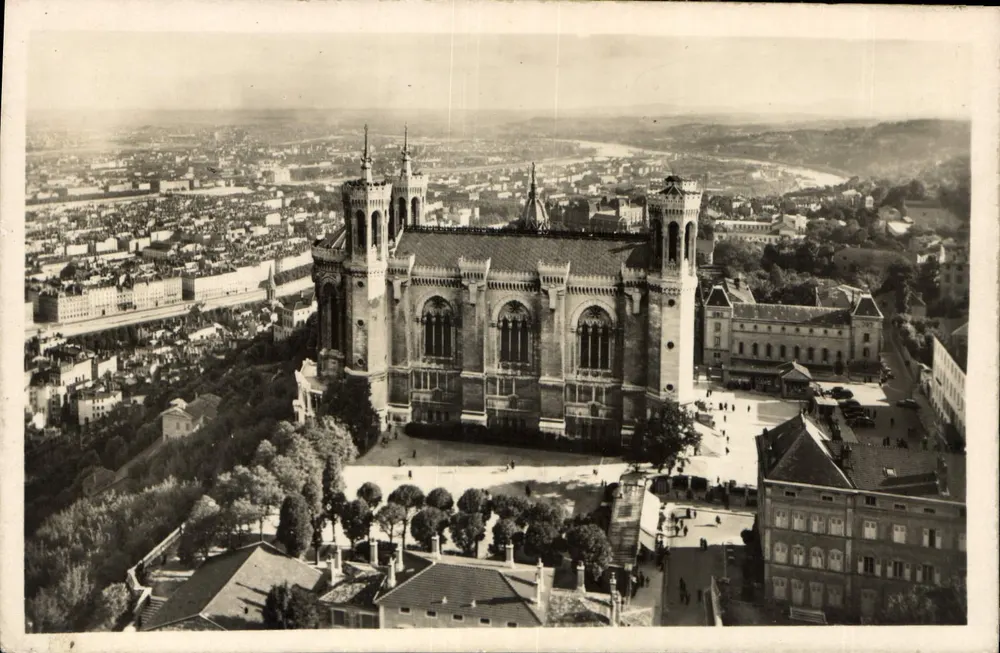Lyon - Basilika Fourvière und Überblick über Lyon - Zusammenfluss von Rhône und Saône - Vorderseite