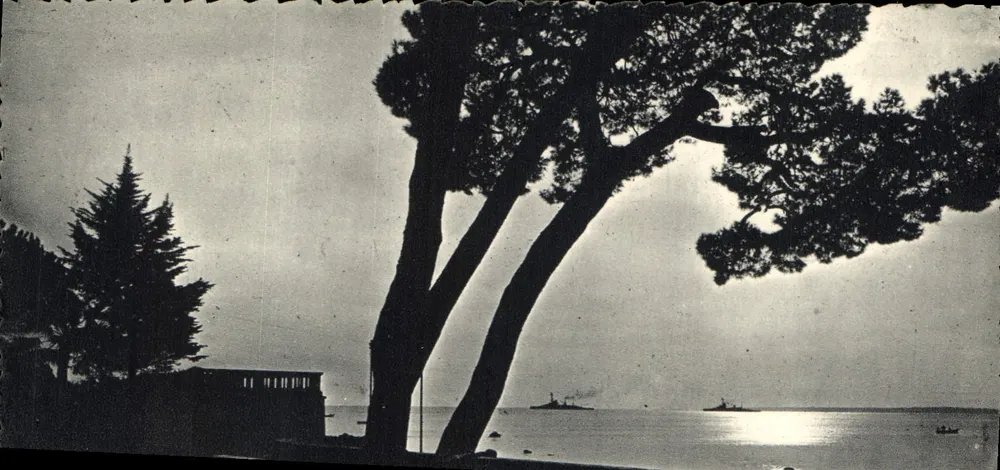 Vista de Juan-les-Pins — Praia e mar — Heliodrama Magon - Frente