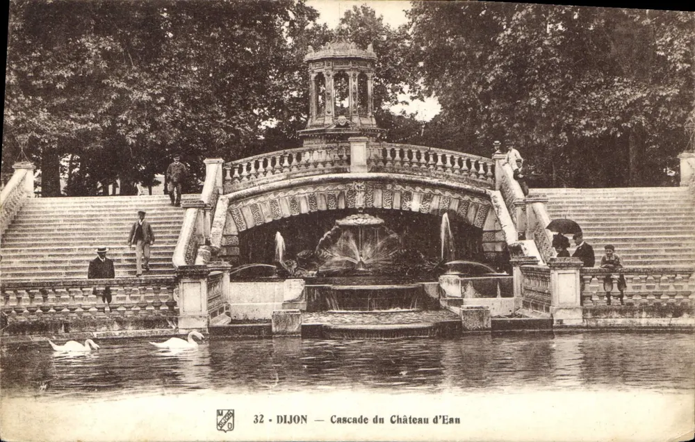 Dijon — Cachoeira do Castelo da Água — N°32, editor M. N. D. - Frente