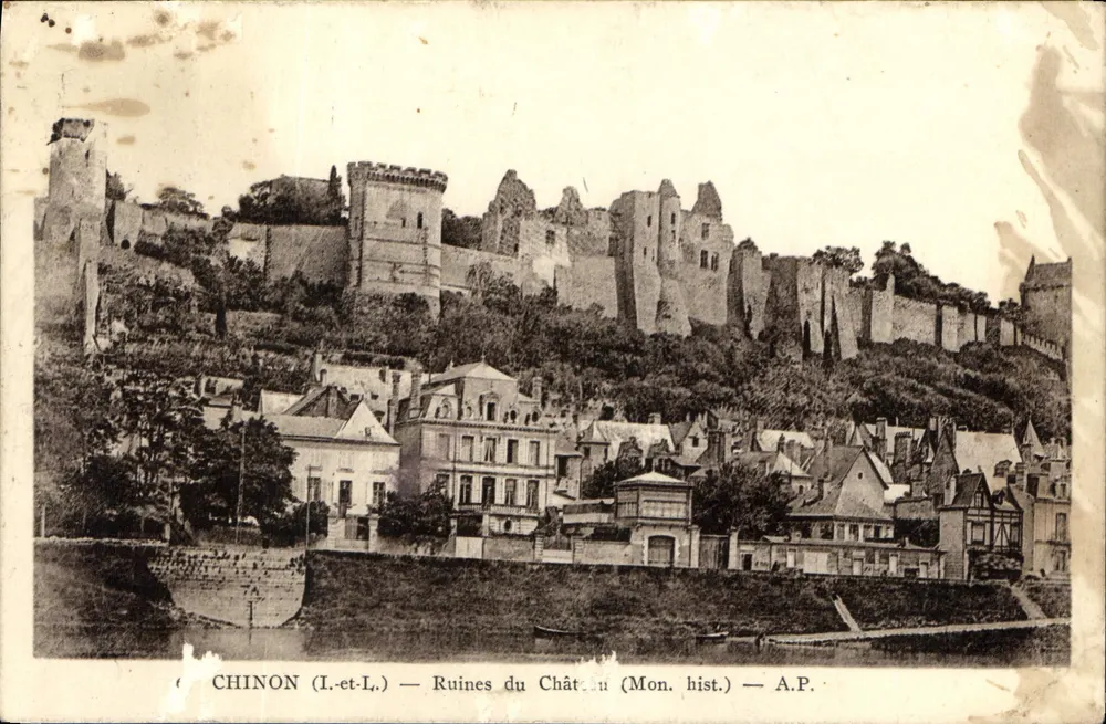 Chinon (Indre-et-Loire) — Ruinen des Schlosses (Historisches Denkmal) — A.P. - Vorderseite