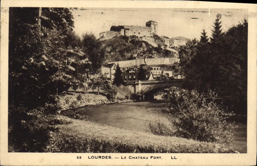 Lourdes — O Castelo Forte — LL - Frente
