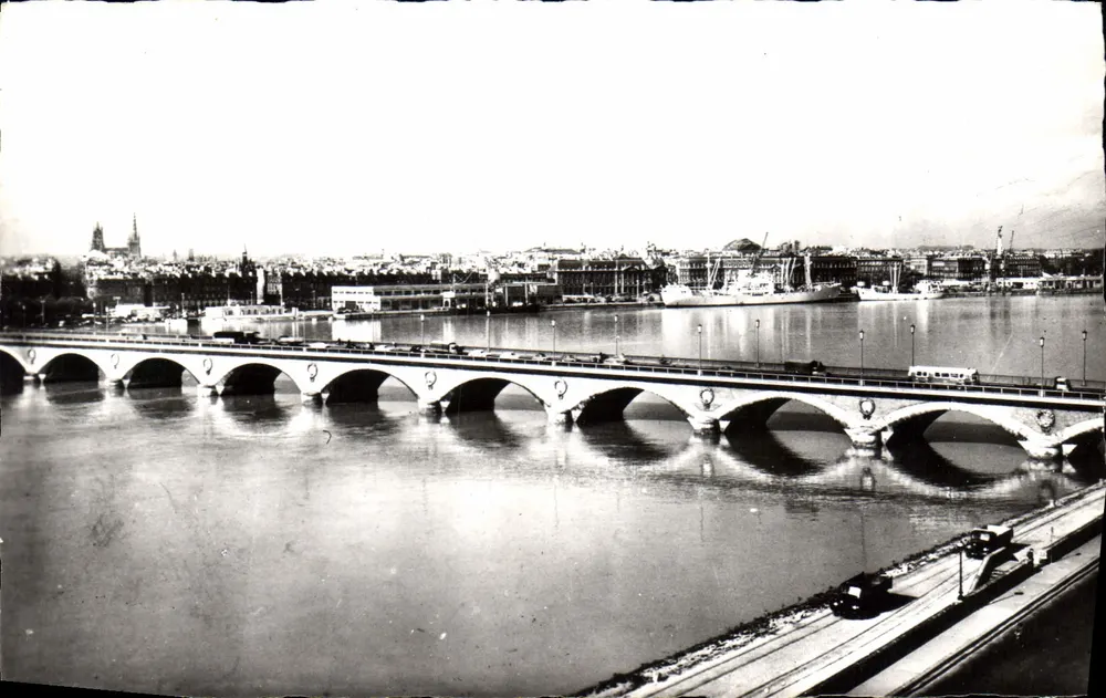 Pont de Pierre — allgemeiner Blick auf den Hafen — Bordeaux - Vorderseite