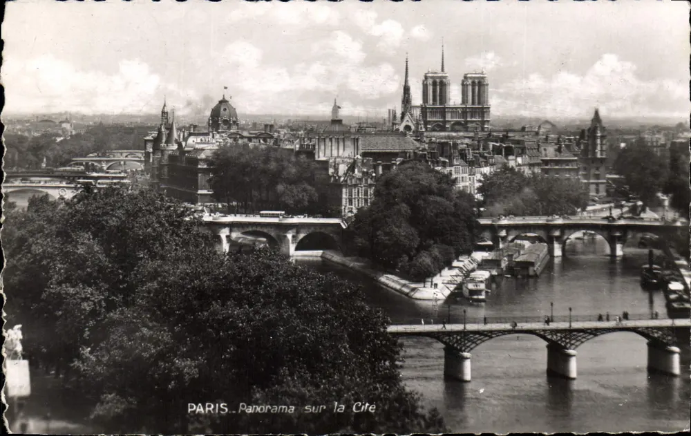 PARIS - Panorama sobre a Cité — vista do rio Sena e da Notre-Dame - Frente