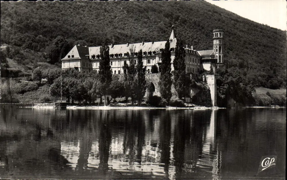 Aix-les-Bains — Façade Nord de l'Abbaye d'Hautecombe — C.A.P. Paris - Recto