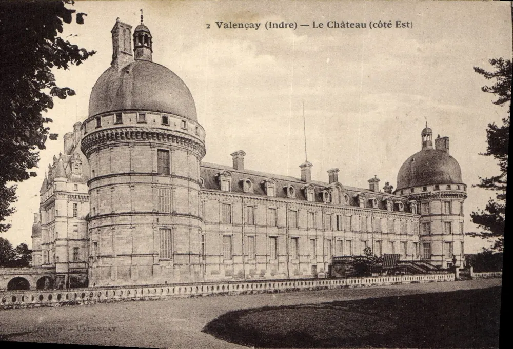 Valençay (Indre) — Zamek (strona wschodnia) — Wydawca: C. DÉRIOT - VALENÇAY - Awers