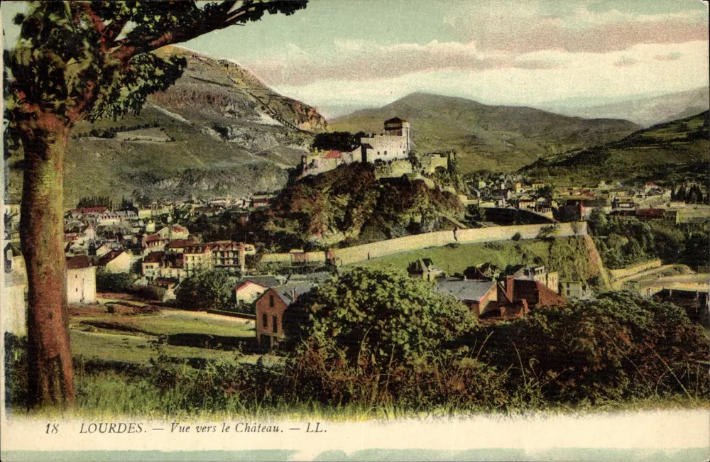 Lourdes — Uitzicht richting het Kasteel — LL. — n°18 - Voorkant