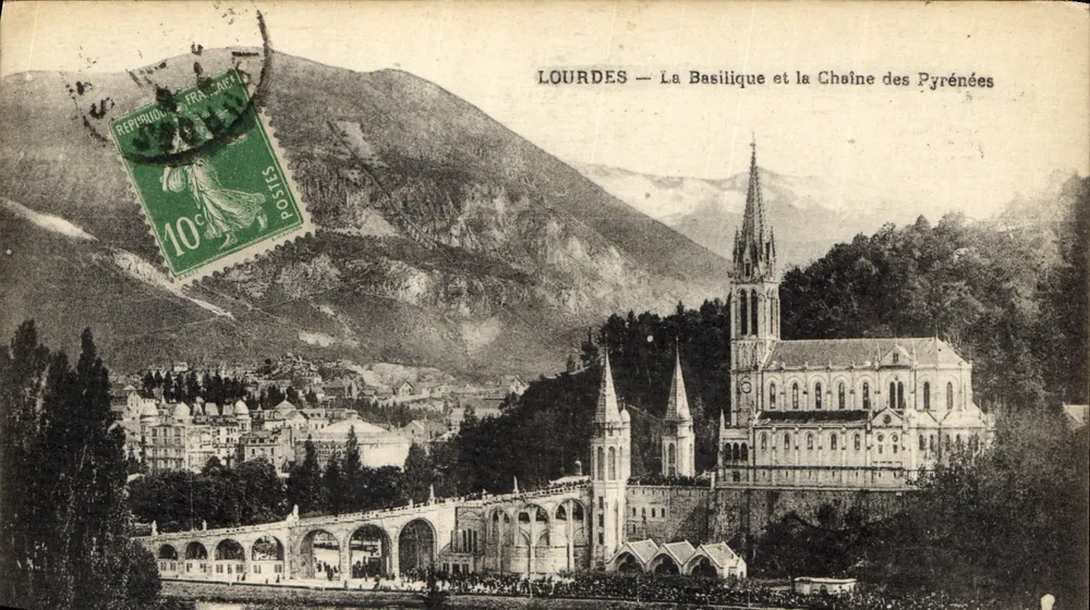 Lourdes — Die Basilika und die Pyrenäen — Verlag nicht sichtbar - Vorderseite