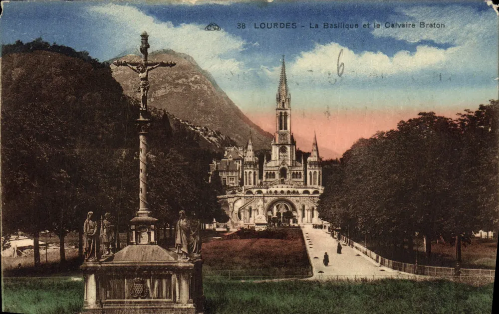 Lourdes - Ansicht der Basilika und des Bretonischen Kreuzes — Anonymer Verlag, Nr. 38 - Vorderseite