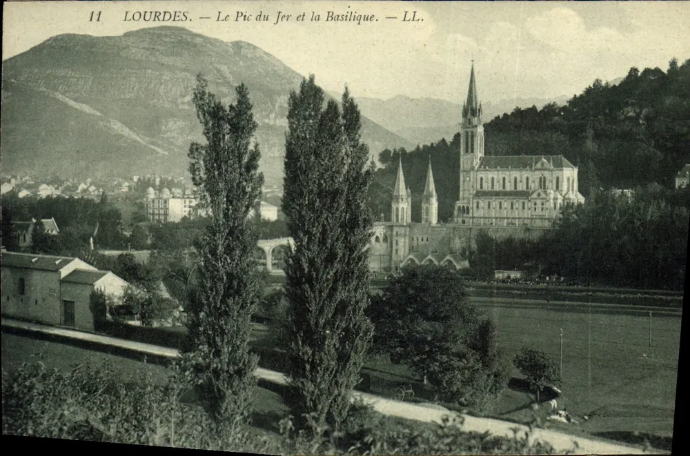 Lourdes — O Pic du Jer e a Basílica — LL. - Frente