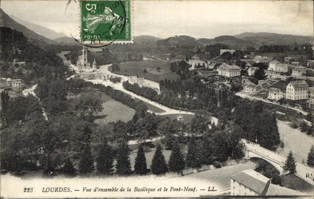 Lourdes — Allgemeiner Blick auf die Basilika und den Pont-Neuf — LL. n°223 - Vorderseite