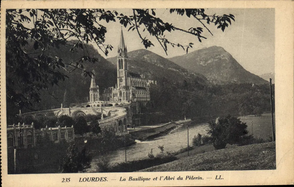 Lourdes — Die Basilika und das Pilgerlager — LL. n° 235 - Vorderseite