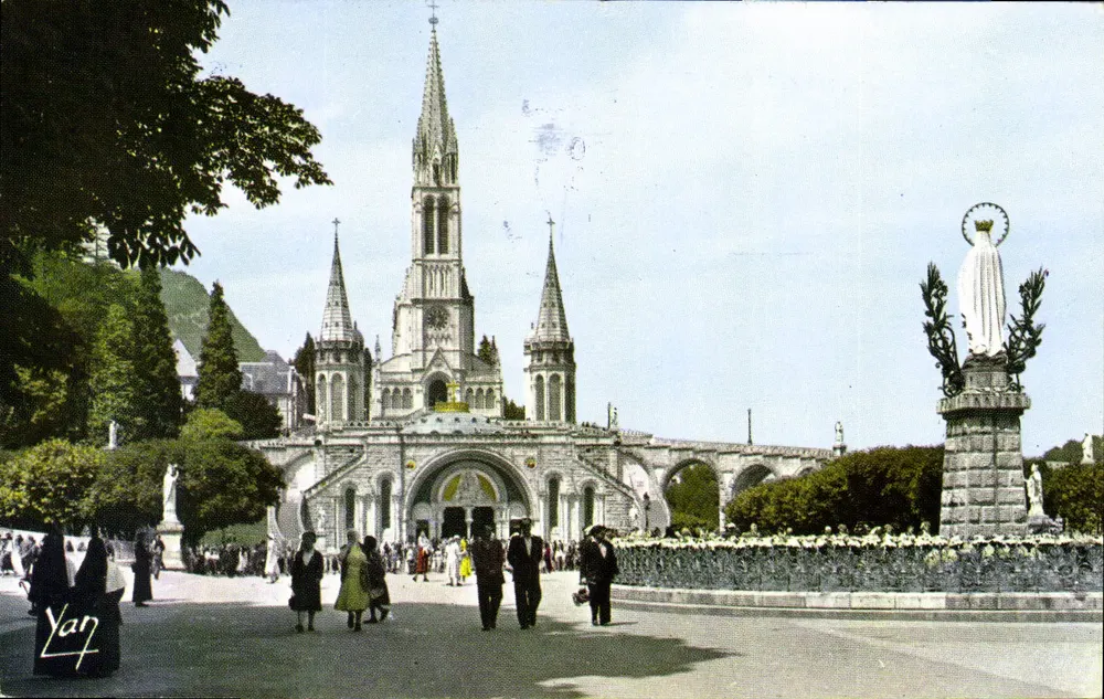 Lourdes — Die Basilika und der Eingang zum Rosenkranz — Éditions Yan - Vorderseite