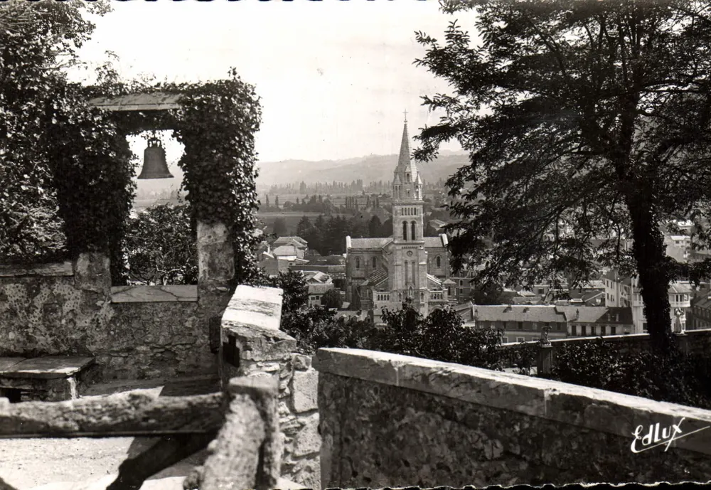 Aussicht vom Schloss-Fort — Lourdes — Edition P. DOUCET - Vorderseite