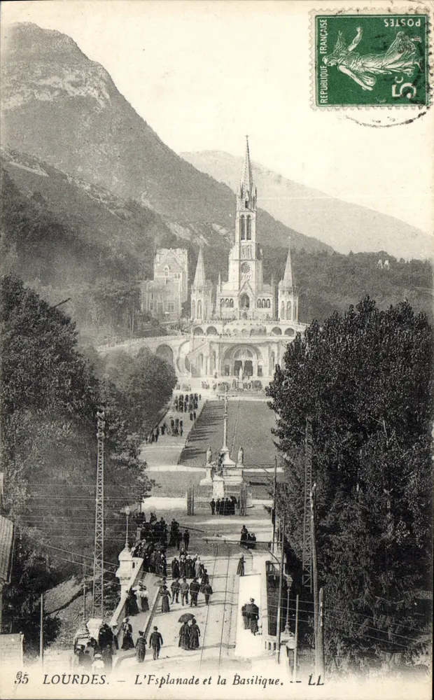 Lourdes — A Esplanada e a Basílica — LL - Frente