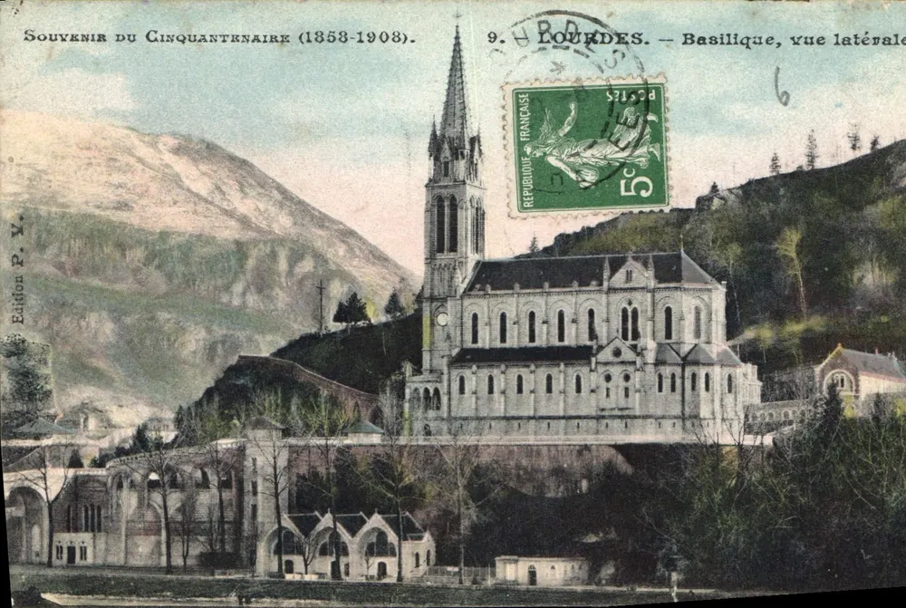 Basilique de Louvres — vue latérale — Édition P. Y. - Recto