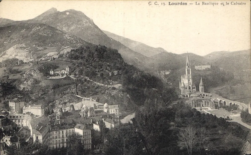 Lourdes — A Basílica e o Calvário — C.C. 13 - Frente