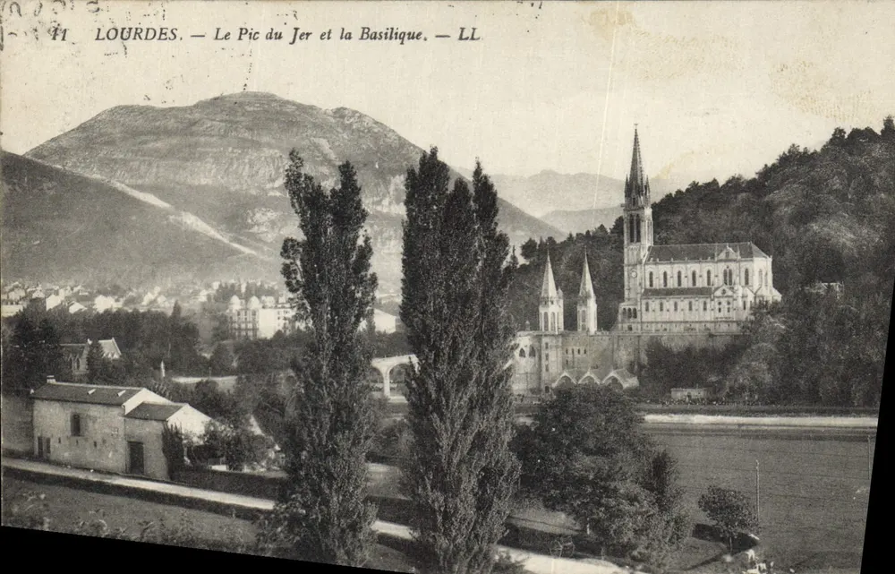Lourdes — O Pic do Jer e a Basílica — LL - Frente